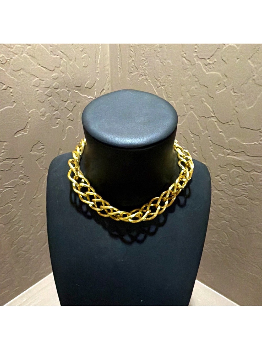 16” Gold Tone Oval Link Chain Choker Necklace Toggle Closure Metal No Stone